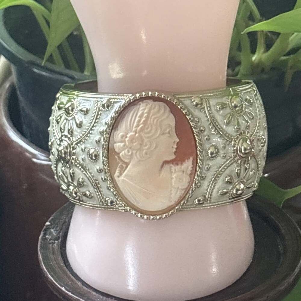 Amedeo Cameo Bold Cuff Clamp Bracelet Bangle Hinged Gold Tone Cream Enamel EUC